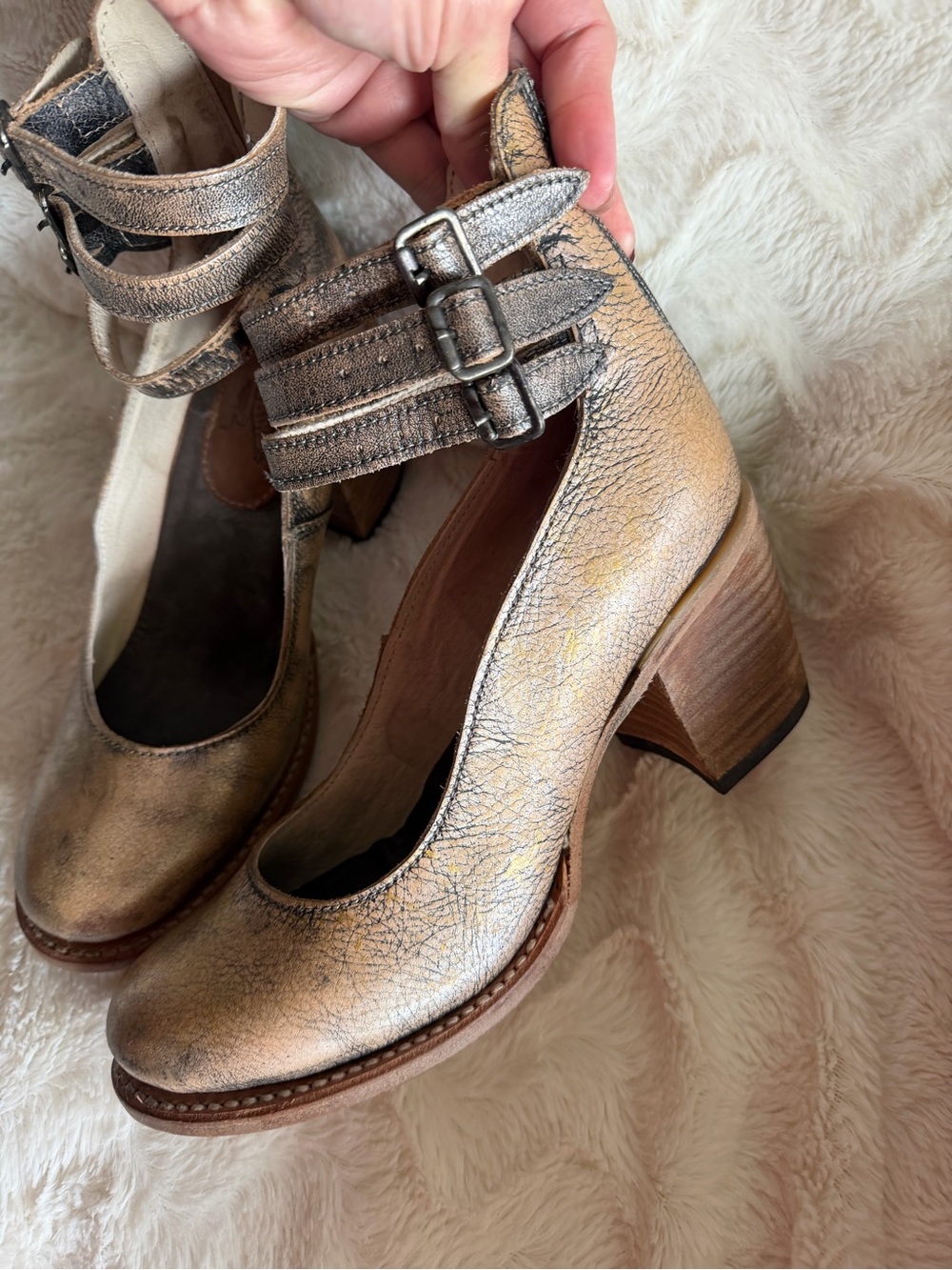 Freebird by Steven "Randi" heels in beautiful distressed pewter gold metallic - Picture 3 of 12